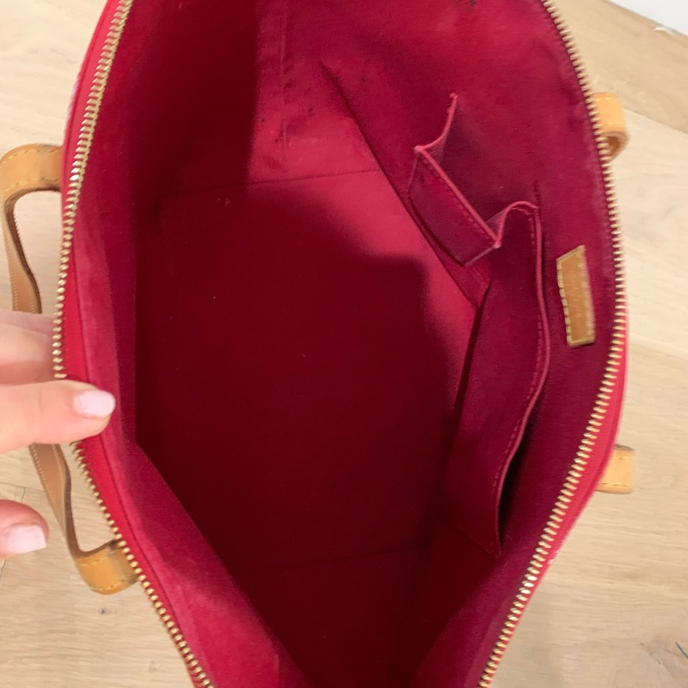 Louis Vuitton Bellevue Monogram Vernis GM Handbag - Picture 5 of 7